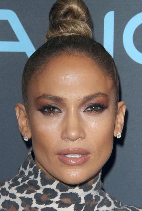 Jennifer Lopez - attends FYC Event For NBC's 'World Of Dance' in North Hollywood, California - May 1, 2018 #jlo #jenniferlopez #makeup #face #worldofdance #celeb Jlo Makeup Looks, Jennifer Lopez Without Makeup, Amalfi Style, Jennifer Lopez Hair Color, Jlo Makeup, Jennifer Lopez Makeup, Janet Jackson Videos, Jennifer Lopez Hair, Celebrity Makeup Looks