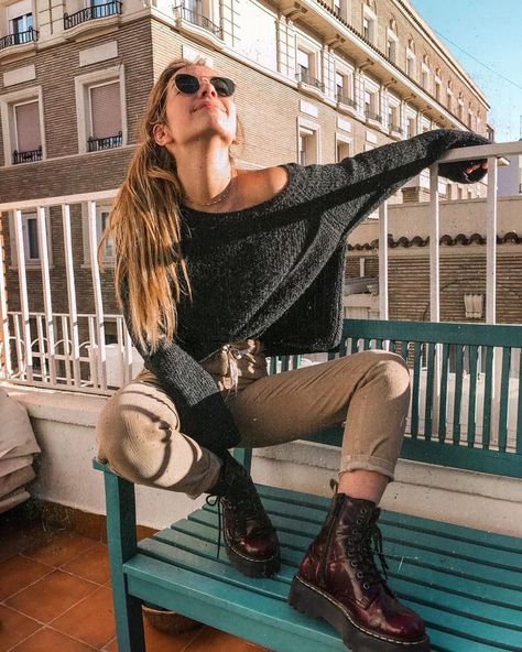 Fii Puternic, Senior Outfits, Martens Outfit, Outfit Botas, Dr Martens Outfit, Modeling Tips, Vsco Girl, Girl Stuff, Inspired Outfits