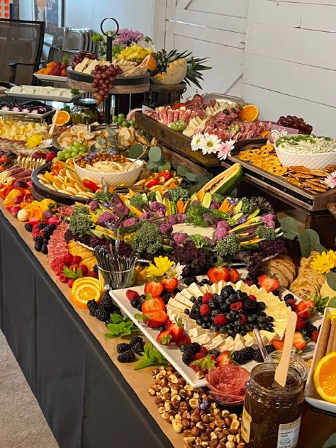 Grazing Table 200 People, Grazing Table For 150 People, Gracing Table Ideas, Elegant Grazing Table, Thanksgiving Grazing Table, Grazing Table For 100 People, Grazing Table Ideas Christmas, Grazing Table For 50 People, Gracing Table