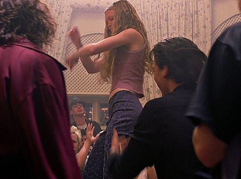 Kat Stratford, Comfort Movies, Julia Stiles, 10 Things I Hate About You, I Hate You, Film Aesthetic, Cultura Pop, Mixtape, Movies Showing