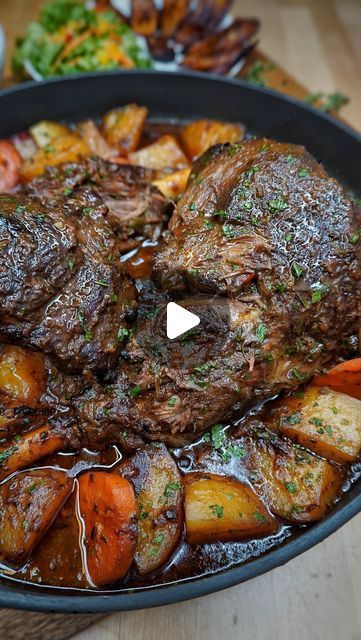 Jamaican Seasoning, Caribbean Dishes, Meat Stew, Lamb Shank Recipe, Lamb Shank, Canada Montreal, Potatoes And Carrots, Lamb Stew, Rice And Peas