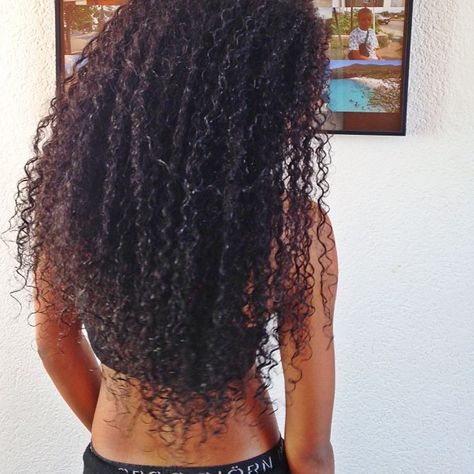 Missmonkey Wet hair from the shower  #Padgram Long Natural Curly Hair, Curly Hair Photos, Curly Hair Styles Easy, Beautiful Curly Hair, Long Dark Hair, Black Curly Hair, Curly Hair Inspiration, Coily Hair, Curly Girl Hairstyles