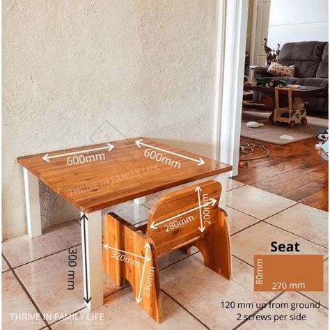 Diy Montessori Table And Chair, Montessori Chair And Table, Diy Weaning Table And Chair, Weaning Table Montessori, Diy Toddler Table And Chairs, Toddler Chair Diy, Baby Chairs Diy, Montessori Weaning Table, Montessori Chair