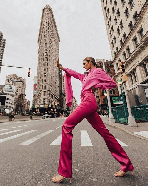 Tezza on Instagram: “Hold up.  #NYFW” Tezza Barton, Poses Modelo, High Fashion Poses, Mode Editorials, High Fashion Photography, Photographie Inspo, Fashion Photography Poses, Fashion Photography Inspiration, Foto Poses