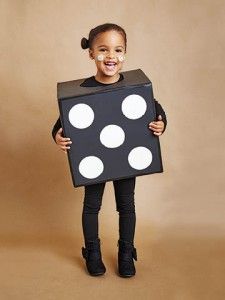 51 easy Halloween costumes for kids Dice Costume, Kid Halloween Costumes, Carnaval Kids, Costumes Faciles, Boxing Halloween Costume, Sew Halloween Costume, Meme Costume, Kid Halloween, Box Costumes