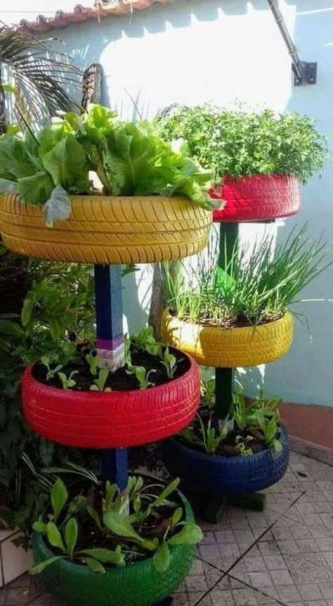 Diy Plant Stand Outdoor, Tire Garden, Vertical Garden Planters, Tire Planters, نباتات منزلية, Diy Backyard Landscaping, Old Tires, Garden Types, Pallets Garden