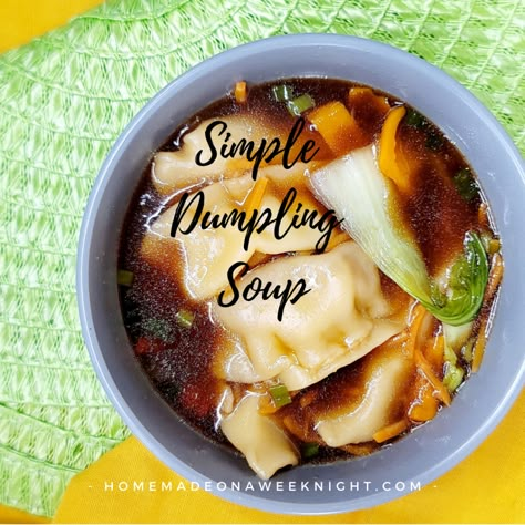 Simple Dumpling Soup Chinese Dumpling Soup, Spicy Asian Chicken, Beef Dumplings, Easy Dumplings, Asian Soup Recipes, Chicken Dumpling Soup, Dumpling Soup, Pork Dumpling, Dumplings For Soup