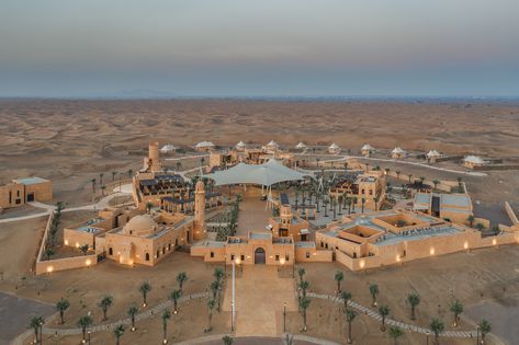 Southern Deserts, Desert Retreat, Desert Camp, Unusual Hotels, Desert Resort, Resort Architecture, Dubai Desert, Resort Design, Hotel Building