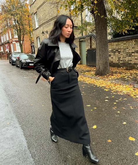 Winter Concert Outfit, Black Maxi Skirt Outfit, Corporate Girly, Concert Outfit Winter, 2023 Mood, Mood Vibes, Winter Streetwear, Winter Mood, Winter Skirt Outfit