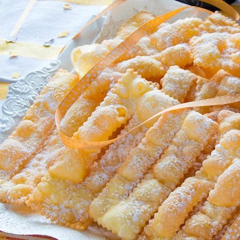 Crispy, bubbly & super addicting Chiacchiere ia a typical food during Mardi Gras or Carnival season in Italy. Kids & adults will adore them! Crostoli Recipe, Italian Carnival, Recipe Italian, Italian Cookie Recipes, Italian Recipes Dessert, Italian Pastries, Italian Recipe, Pasta Machine, Italian Cookies