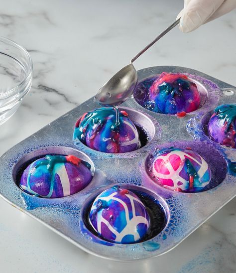 How to Make Baking Soda-Dyed Easter Eggs Easter Egg Coloring Ideas, Egg Coloring Ideas, Shaving Cream Easter Eggs, Dye Eggs, Food Easter, Dyed Eggs, Baking Soda And Vinegar, Egg Coloring, Baking Soda Water