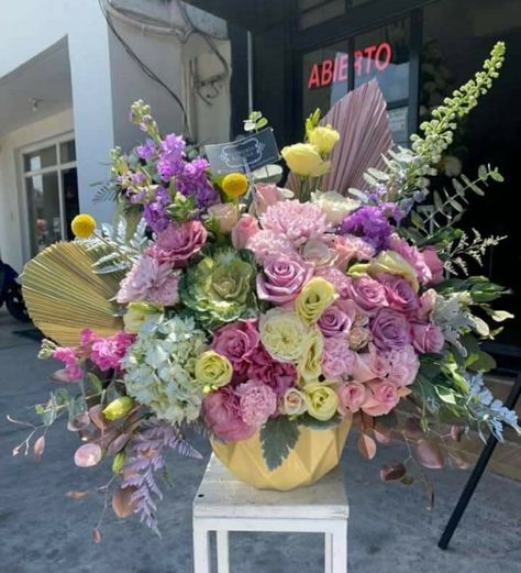 Soap Flowers, Gifts Luxury, Low Centerpieces, Flower Box Gift, Flower Cart, Floral Arrangements Diy, Modern Flower Arrangements, Flowers Bouquet Gift, Flower Arrangements Diy