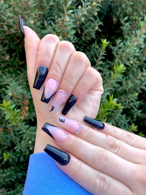 White French With Initials, Nail Ideas With J Initial, Nails With E Initial, Black Nails With Initial, Nails With J Initial, J Initial Nails, Nails With Boyfriends Initials, Boyfriend Initial Nails, Cute Nails With Initials