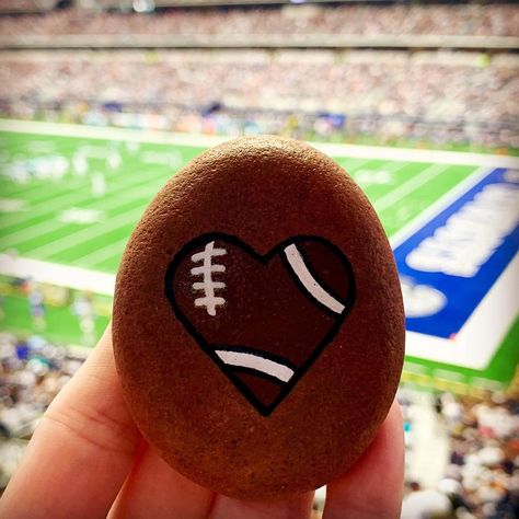 Sports Rock Painting Ideas, Football Painted Rocks Ideas, Football Rock Painting Ideas, Football Painted Rocks, Sundays Are For Football, Nfl Football Teams, Painted Rocks Diy, Cowboys Football, Rock Ideas