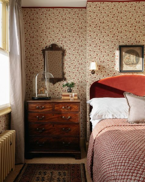 House & Garden Magazine | Although the moodboards kept growing, interior decorator @charlotteboundy decided to live in the house for a good six months before… | Instagram Burgundy Walls, Garden Magazine, Moody Bedroom, Velvet Headboard, Interior Decorator, Floral Paper, Victorian Terrace, Fallen In Love, House Garden