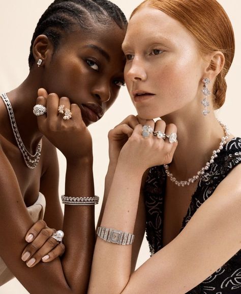 Models star in 'Ice Age' jewelry fashion story focus on white stones and silver settings with heirloom attitude in Harper's Bazaar UK March 2022. Chanel Editorial, Jewellery Fashion Shoot, Model Website, From Paris With Love, Jewellery Photography Inspiration, Creative Jewelry Photography, Jewelry Editorial, Instagram Jewelry, Jewelry Photoshoot