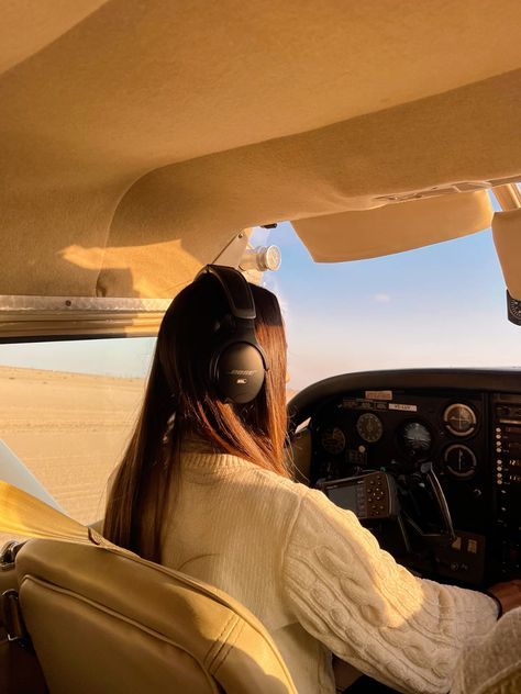 Pilot Girl, Future Pilot, Pilot Career, Cessna Aircraft, Private Pilot License, Flying Airplane, Plane Photos, Student Pilot, Pilots Aviation