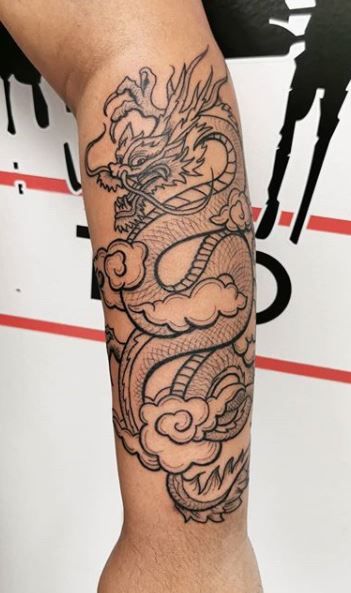 Dragon Tattoo Cover Up, Dragon Knee Tattoo, Chinese Tattoo Men, Chinese Style Tattoo, Dragon Tattoo Forearm, Tattoos Chinese, Dragon Hand Tattoo, Chinese Tattoos, Black Dragon Tattoo