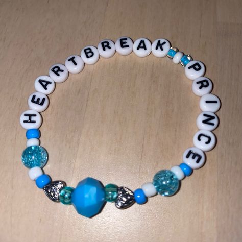 Funny Eras Bracelet Ideas, Heartbreak Prince Outfit, Eras Bracelet Ideas, Swiftie Bracelet, Eras Bracelet, Prince Outfit, Taylor Bracelet, Taylor Swift Friendship Bracelet, Taylor Swift Nails