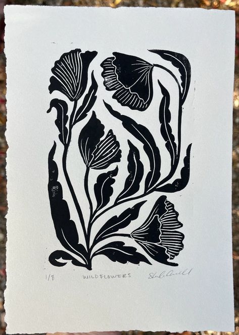 Linocut Prints Simple Flower, Black Flower Illustration, Lino Print Aesthetic, Calendula Tattoo, Easy Lino Print Ideas, Lino Flowers, Woodcut Flower, Floral Linocut, Flowers Linocut