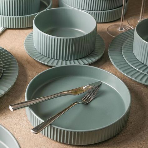 Modern Dinnerware Set, Stone Dinnerware, Dinnerware Set Modern, Crockery Design, Decorating House, Casserole Set, Beginner Pottery, Modern Dinnerware, Ceramic Dinnerware Set