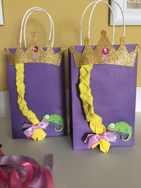 DIY Goody Bags for Rapunzel theme party Rapunzel Theme Party, Rapunzel Theme, Rapunzel Birthday Cake, Tangled Birthday Party, Rapunzel Birthday Party, Tangled Birthday, Princess Parties, Rapunzel Party, Tangled Party