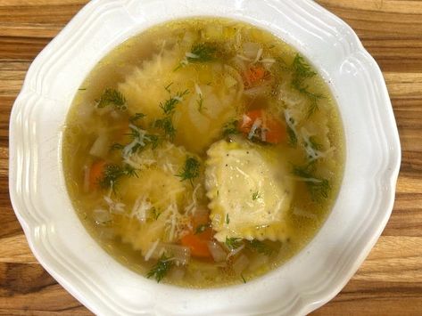 Ravioli En Brodo, Ina Garten Chicken, How To Make Ravioli, Ravioli Soup, Ina Garden, Barefoot Contessa Recipes, Chicken Pot Pie Filling, Chicken Pot Pie Soup, Pot Pie Soup