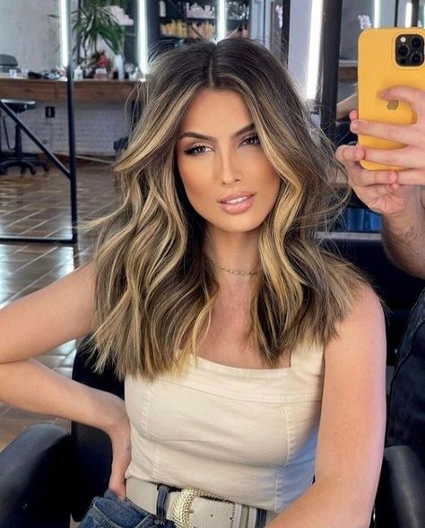 Hair Color Blonde Highlights, Brunette Hair With Highlights, Brown Hair With Blonde Highlights, Brown Hair Balayage, Blonde Hair Inspiration, Hair Color Highlights, Brown Blonde Hair, Hair Color Balayage, Hair Inspiration Color