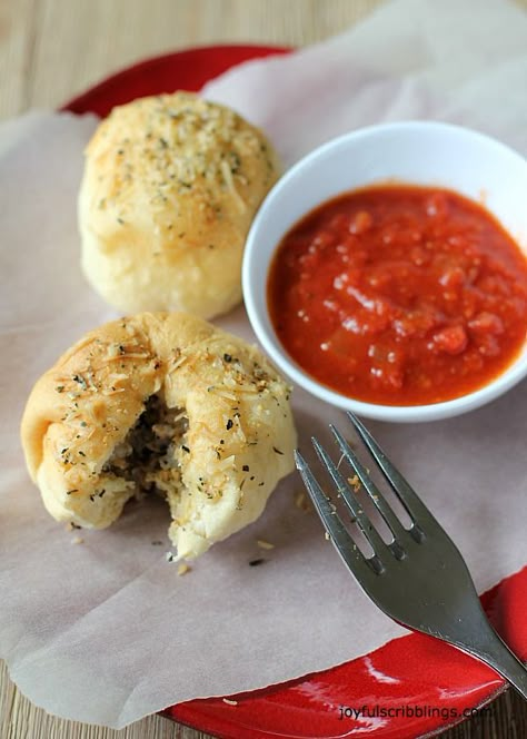 Meatball Bubble Biscuits- a hearty appetizer and crowd pleaser. joyfulscribblings.com Tarts Savory, Tartiflette Recipe, Pies Recipes, Canned Biscuits, Savory Pies, Dinner Entrees, Meatball Recipes, Biscuit Recipe, Appetizers Easy