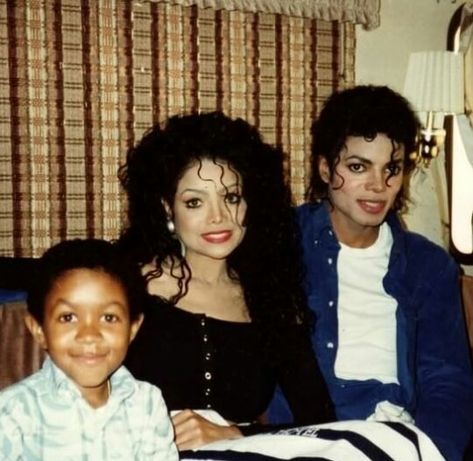 Emmanuel Lewis, Latoya & MJ Emmanuel Lewis, Michael Jackson Photoshoot, Michael Jackson Bad Era, Michael Jackson Quotes, Michael Jackson Rare, Photos Of Michael Jackson, Michael Love, Joseph Jackson, Michael Jackson Bad