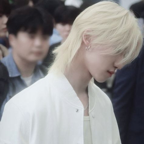 Minghao White Aesthetic, Seventeen White Background, Seventeen White, Xu Minghao, Seventeen Minghao, White Lily, Boss Me, Homescreen Layout, White Lilies