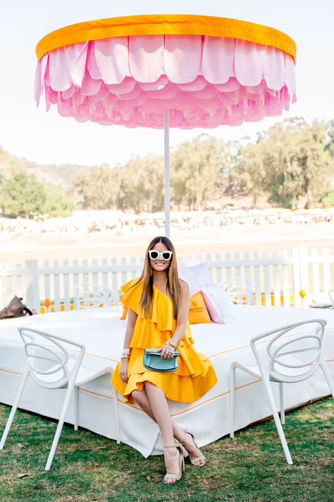 Jennifer Lake Veuve Clicquot Polo Classic Los Angeles 2017 Veuve Cliquot Polo Classic, Veuve Clicquot Event, 60s Winter Fashion, Summer Cocktail Attire, Victoria Beckham Bags, Veuve Cliquot, Mehendi Decor Ideas, Event Entrance, Small Backyard Wedding