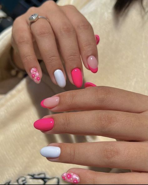 Summer Biab Nail Ideas, Summer Short Round Nails, Rounded Nail Designs, Summer Oval Nails Designs, Pink Holiday Nails Summer, May Nails Ideas 2024 Short, Oval Nail Ideas, Cute Simple Nails, Simple Gel Nails