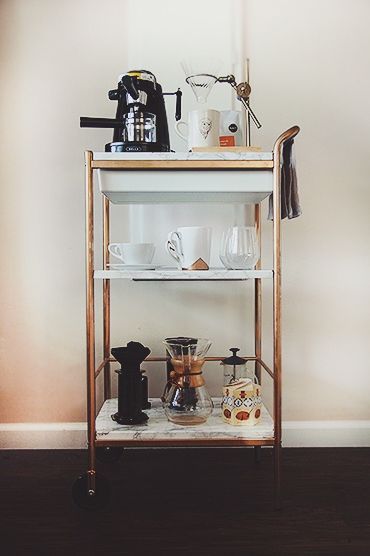 IKEA HACK - coffe cart / bar cart http://creatingwithklc.weebly.com/crafts/coffee-cart Kaffe Station, Ikea Bar Cart, Coffee Bar Cart, Ikea Bar, Coin Café, Diy Bar Cart, Gold Bar Cart, Diy Hanging Shelves, Coffee Cart