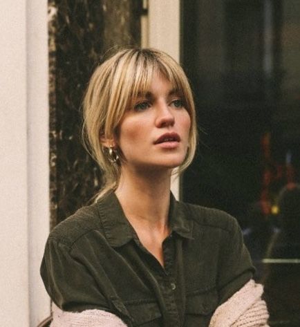 Blonde Bangs 2023, Fringe On Blonde Hair, Mid Length Hair With French Bangs, French Haircut Bangs, Short Bangs 2023, Hair Styles With Fringes Mid Length, Bob With Bangs Long Face, Blonde Bottleneck Bangs, Long Bob And Fringe