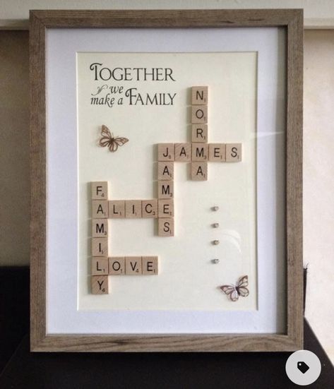 Scrabble Tile Frame Ideas, Family Scrabble Frame, Scrabble Family Frame, Family Craft Projects, Diy Family Art, Scrabble Wall Art Diy Framed, Diy Family Gifts, Family Art Ideas, Family Craft Ideas