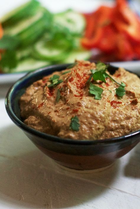 Sun Dried Tomato Hummus | Olivia Budgen Traditional Hummus Recipe, Sun Dried Tomato Hummus, Tomato Hummus, Zucchini Hummus, Vegan Apps, Fat Free Vegan, Food Processor Uses, Healthy Crackers, Vegan Paleo Recipes