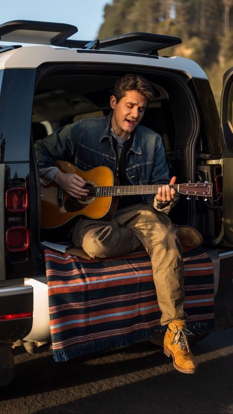 John Mayer Outfit Ideas, Guitarist Outfit Men, Musician Outfit Men, Guitarist Outfit, Western Outfits Mens, Musician Photoshoot, Guitarist Photography, Musician Style, Guitar Illustration