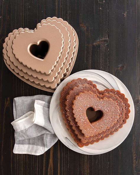 Nordic Ware Cast Bundt Bakeware Tiered Heart, 12-Cup, Toffee Small Wedding Cakes, Aluminum Pans, Heart Shaped Cakes, Mini Muffin Pan, Angel Cake, Bundt Pan, Nordic Ware, Mini Muffins, Bundt Cake