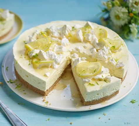 Gin & tonic cheesecake Gin Tonic Recetas, Gin And Tonic Cheesecake, Summer Cheesecake Recipes, Summer Cheesecake, Crumble Pie, Digestive Biscuits, Fruity Desserts, Blueberry Cheesecake, Bbc Good Food Recipes