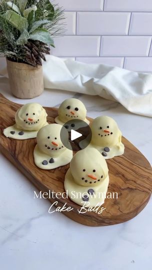 Snowman Cake Pops, Easy Christmas Cake Recipe, Paleo Cake, Mini Dark, Chocolate Cake Pops, Snowman Cake, Large Cake, Xmas Treats, Melted Snowman