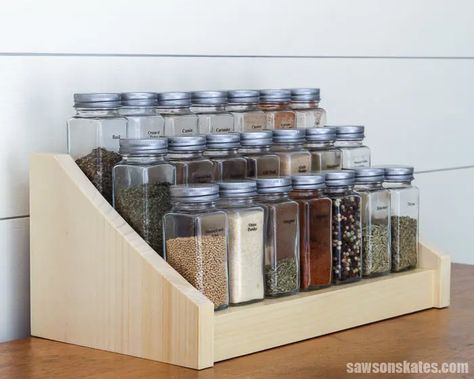 Spice Rack Plans, Tiered Spice Rack, Spice Rack Wood, Build A Spice Rack, Diy Spice Rack, 2022 Kitchen, Spice Organizers, Wood Spice Rack, Wooden Spice Rack