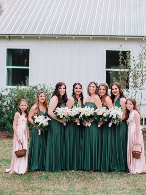 Bridal Party With Junior Bridesmaid, Junior Bridesmaid Pictures, Hunter Green Bridesmaid, Forest Green Bridesmaid Dresses, Hunter Green Wedding, Long Hunter, Photography Checklist, Bridesmaids Makeup, Wedding Parties Pictures