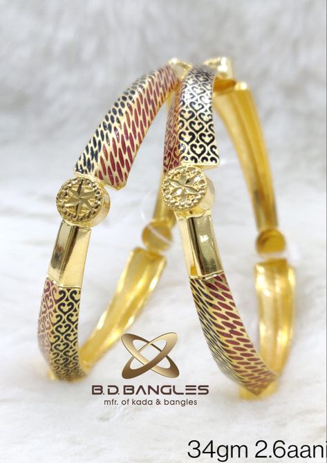 22k light weight gold kada for indian wedding Gold Bangle Set, Modern Gold Jewelry, Bangles Set, Bangles Design, Gold Ring Designs, Gold Bangles Design, Gold Jewellery Design Necklaces, Baby Videos, Bangle Designs