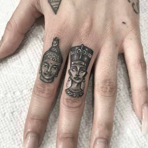 Nefertiti Tattoo, African Tattoo, Serpent Tattoo, Finger Tattoo For Women, Queen Tattoo, Black Girls With Tattoos, Queen Nefertiti, Egyptian Tattoo, Disney Tattoo