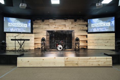 Pallet Stage Design, Wooden Stage Design, Pulpit Design Church Stage, Small Church Stage Design, Wood Stage, Church Stage Design Ideas Backdrops, Church Backdrop, Church Stage Decor, Tv Set Up