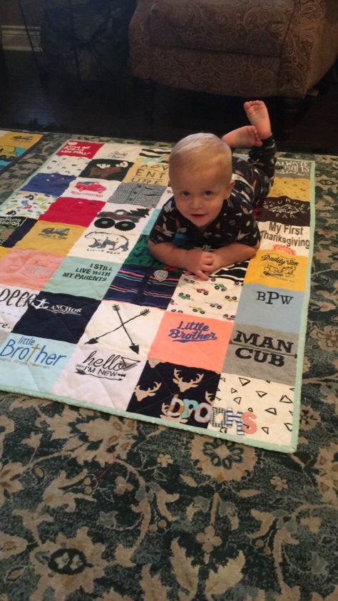 Onesie Quilt Ideas, Baby Clothes Quilt Diy, Baby Clothes Quilt Ideas, Baby Onesie Quilt, Onesie Quilt, Baby Onesie Blanket Memory Quilts, Baby Clothes Quilt, Baby Couture, Baby Prep