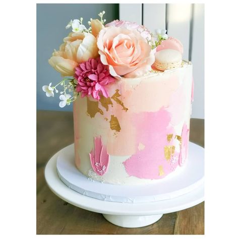 A pretty summery peach & pink cake to celebrate a 60th Birthday. Water colour/ smudge buttercream with texture and gold leaf detail. The… Pink And Gold Cake Decorations, Peach Decorated Cake, Peach Colour Cake, Mother Day Cakes, Peach Color Cake, Pink Colour Cake, Smudge Cake, Pink And Gold Birthday Cake, Pink Buttercream Cake