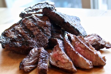 Red Wine Marinade For Steak, Steak Marinade Red Wine, Red Wine Marinade, Lamb Chops Marinade, Venison Marinade, Wine Marinade, Deer Steak, Lamb Marinade, Steak Sauce Recipes