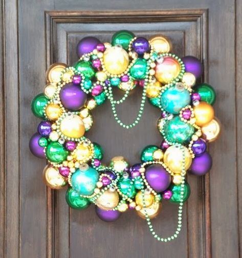 Mardi Gras Diy, Carnival Decor, Mardi Grad, Madi Gras, Vintage Ornament Wreath, Mardi Gras Crafts, Mardi Gras Food, Mardi Gras Wreath, New Orleans Mardi Gras